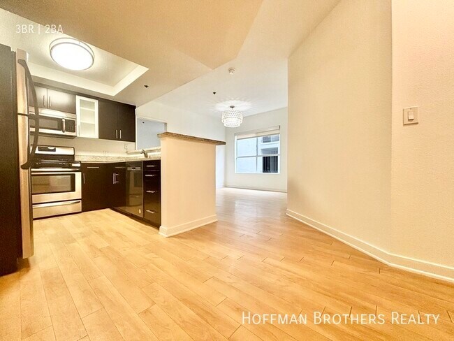 Photo - 937 Palm Ave Unit 305