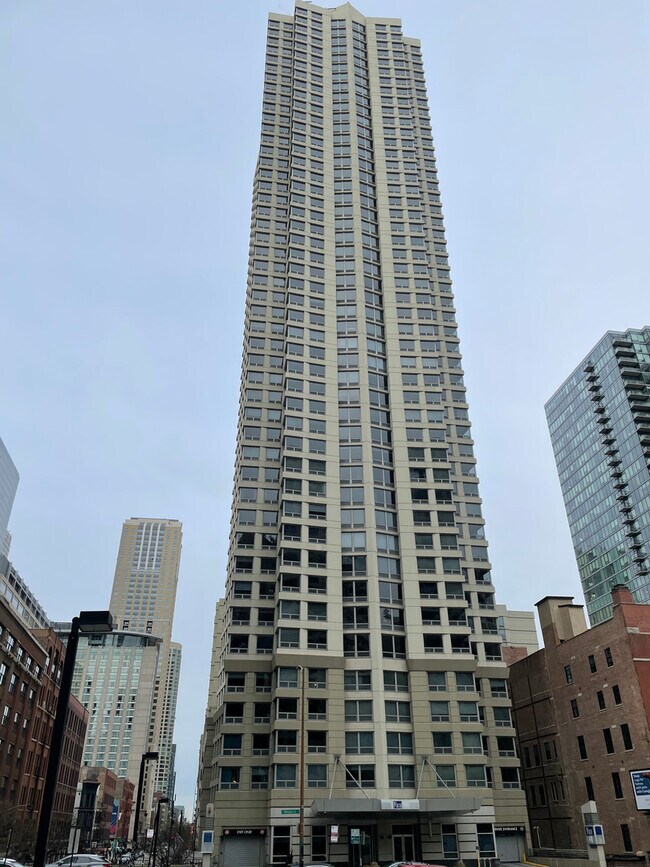 Photo - 440 N Wabash Ave Unidad 2004 Rental