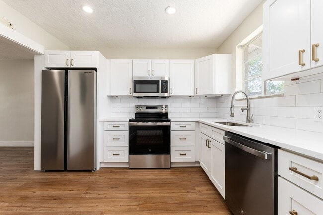 Kitchen - 2247 Riverside Ave