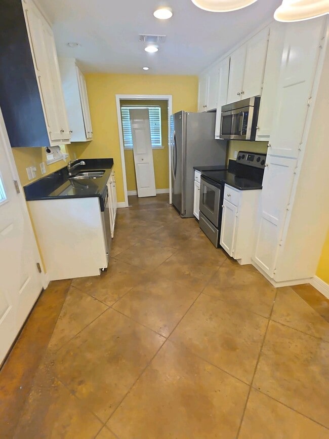 Photo - 2500 Creekwood St