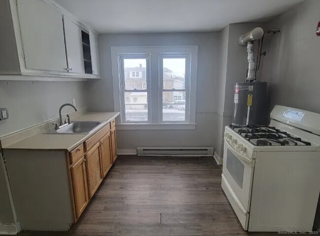 Photo - 404 Center St