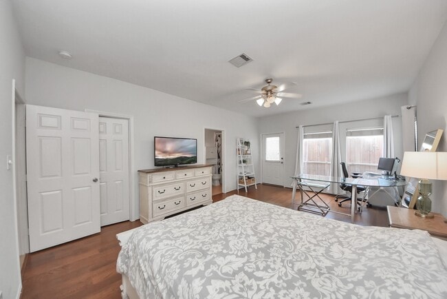 Photo - 943 W Heights Hollow Ln