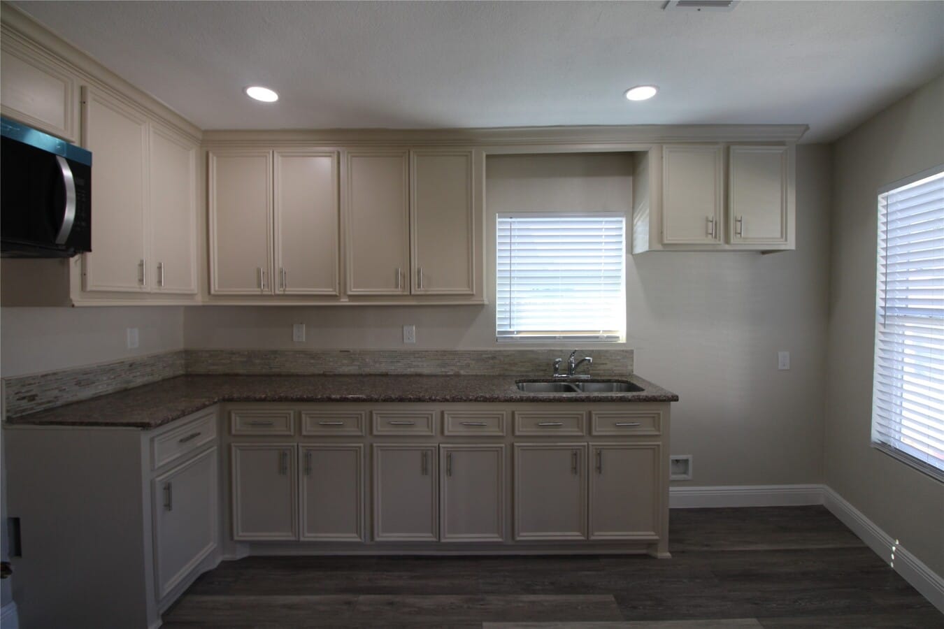 Photo - 6925 Avenue N