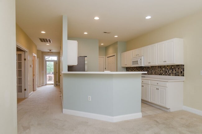 Photo - 204 Hilliard Ct