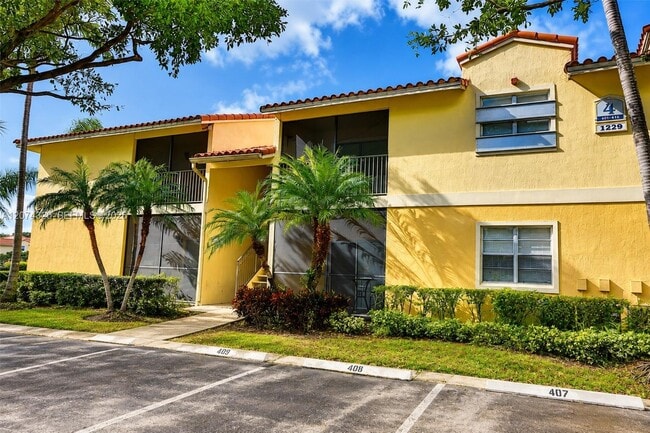 Building Photo - 1229 SW 46th Ave Unit 408