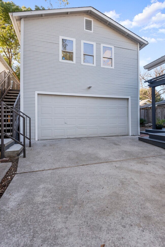 Photo - 533 Granberry St