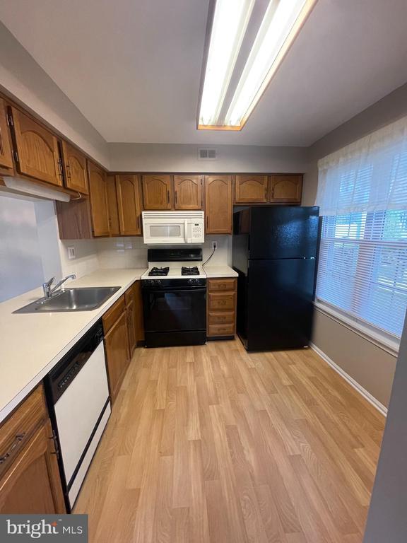 Photo - 5207A Adelaide Dr