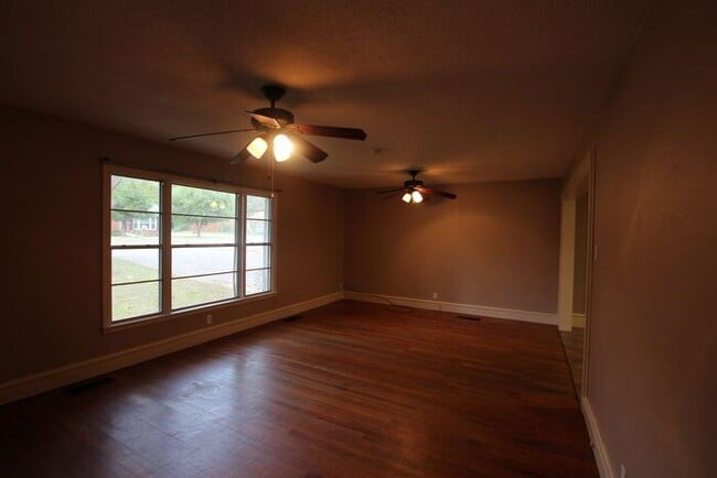 Photo - Charming 3 Bedroom 2 Bath Near TJC!