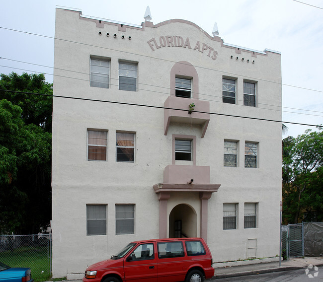 1050 NW 2nd Street - 1050 NW 2nd Street Apartments