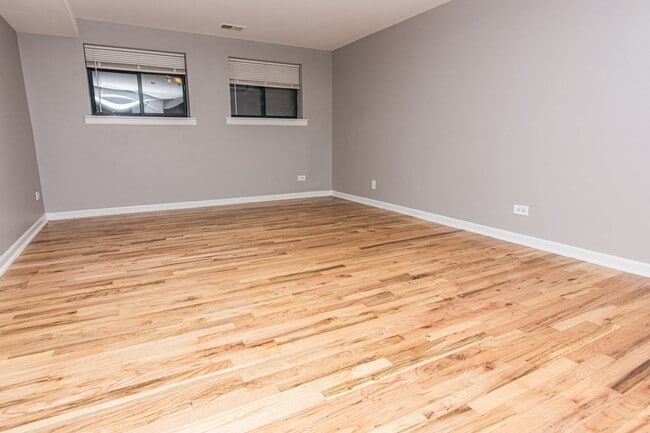 Building Photo - 6137 S Indiana Ave Unit 2