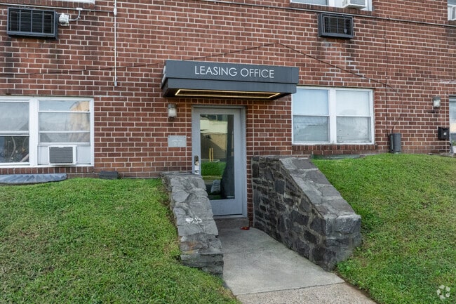Leasing Office - Longshore Apartments