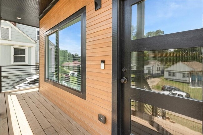 Photo - 255 Mathewson Pl SW