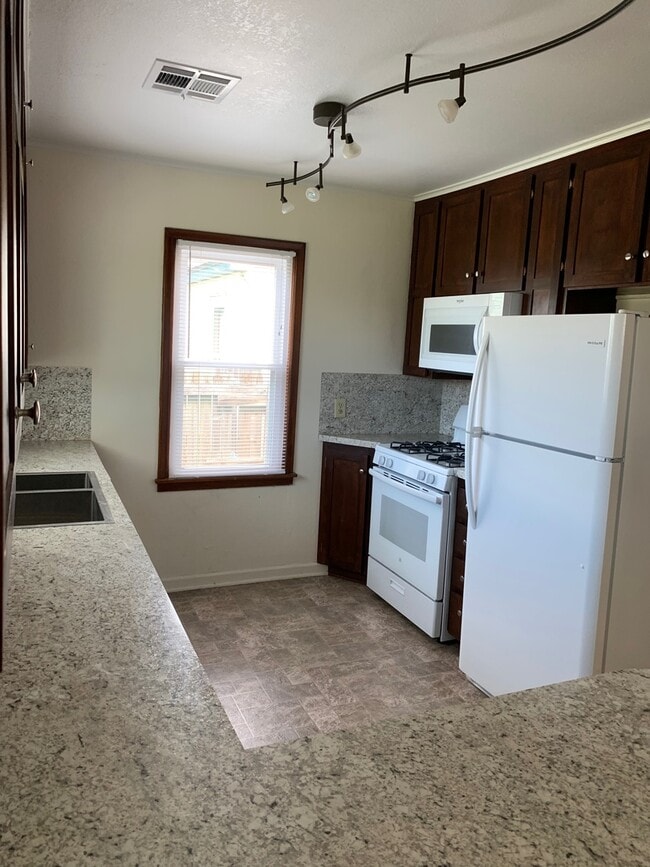 Photo - Adorable 3 Bd 1 ba w/ garage