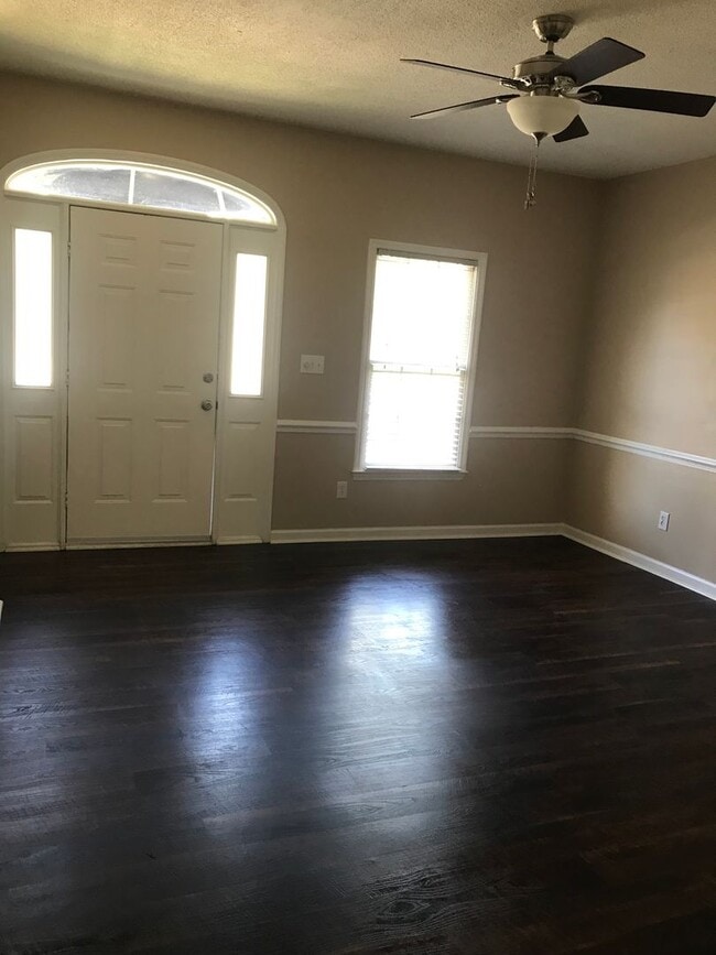 Photo - Nice 2 bedroom 2.5 bath town home in quiet neighborhood in town