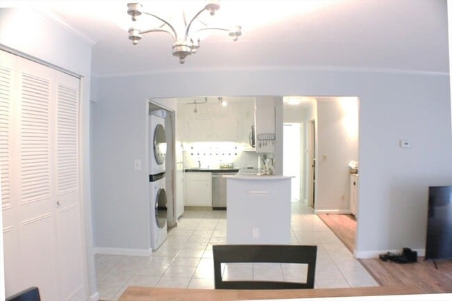 Building Photo - 55 Tall Oaks Dr Unit 407