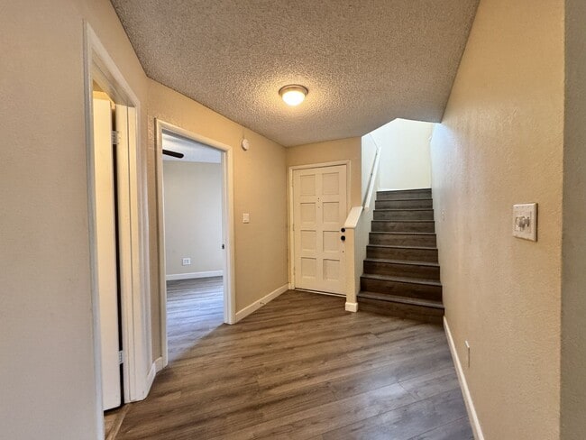 Photo - Great 3 bedroom 2 bath culdesac lot with fireplace