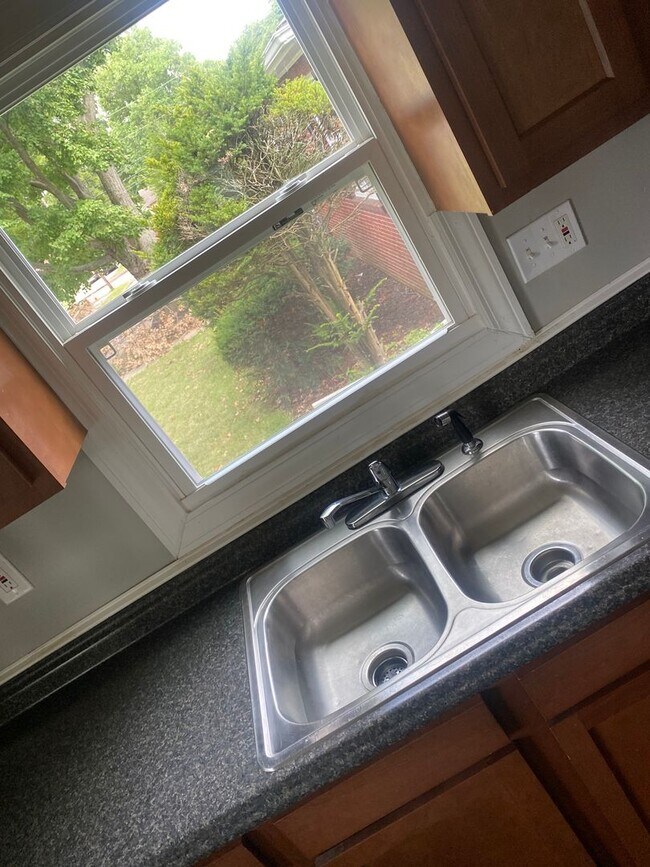 Updated 3 Bedroom House with larg... Rental House Rental in