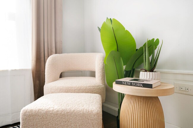 Photo - 240 W 73rd St Unidad FL5-ID1022020P