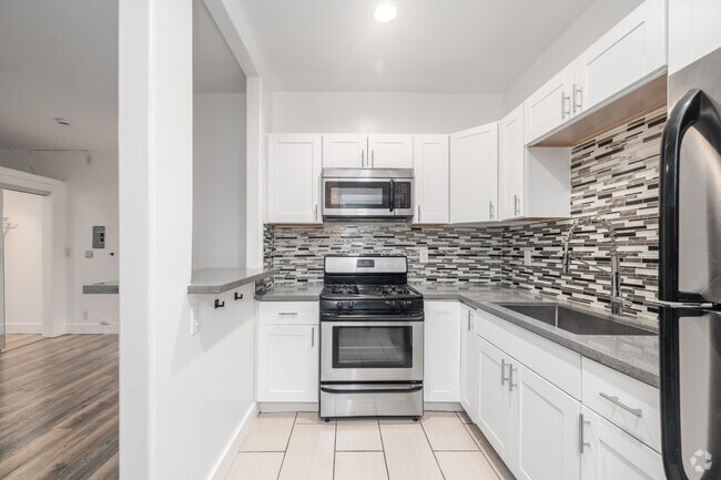 Studio - 420SF - Kitchen