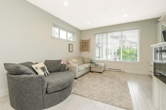 Photo - 21150-21150 76A Ave