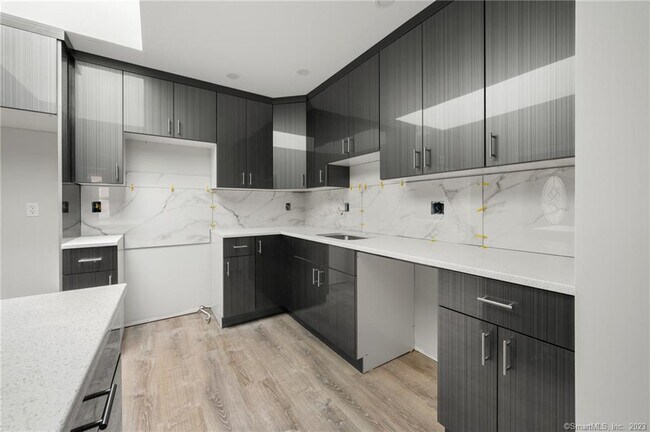 Photo - 61 Bank St Unit C