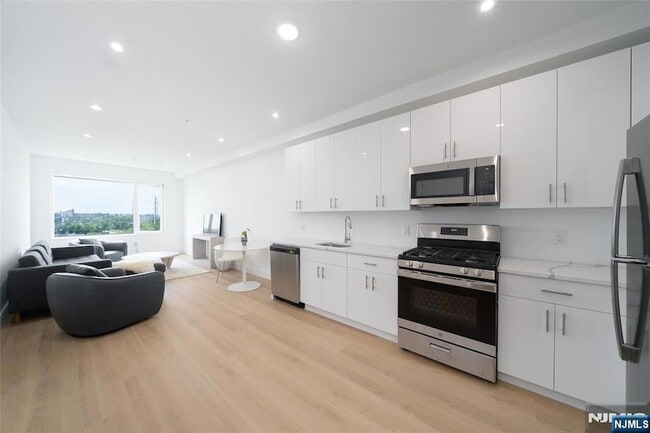 Building Photo - 3309 Liberty Ave Unit 203 Rental