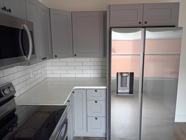 Building Photo - 187 Elmwood Ave