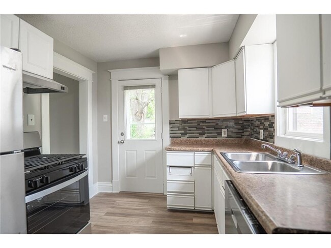 Photo - 938 N Cypress St