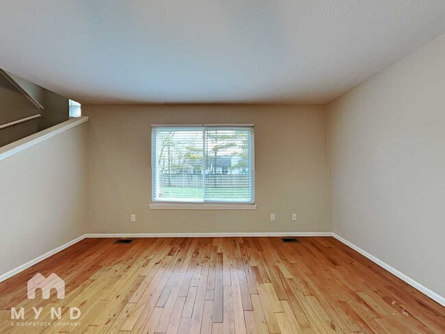 Photo - 105 W Carolina St