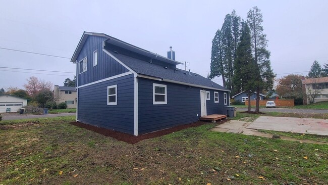 Photo - 2525 SE Thompson St