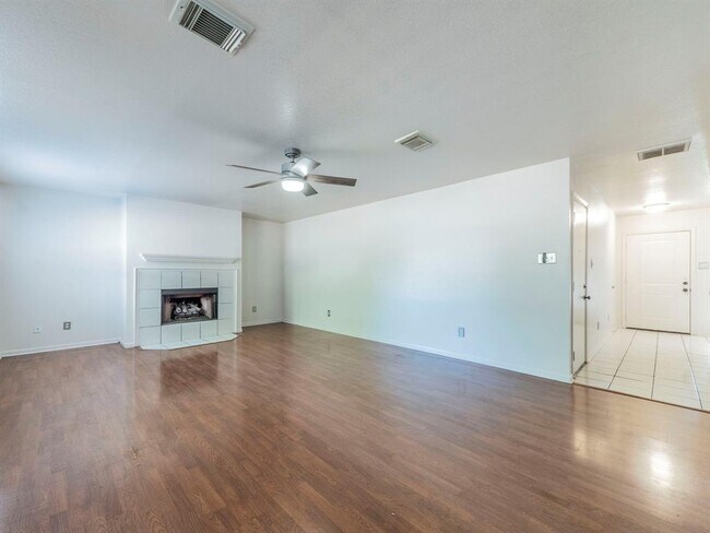 Photo - 2316 Logan Dr