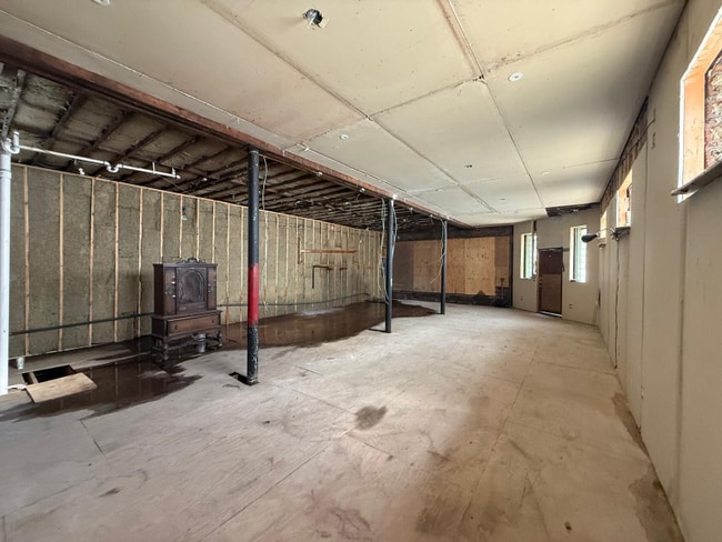 Photo - 2394 W 3rd St