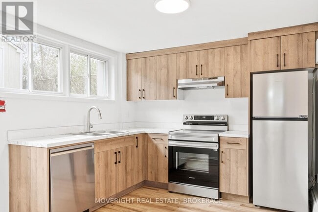 Photo - 24 Ottawa St