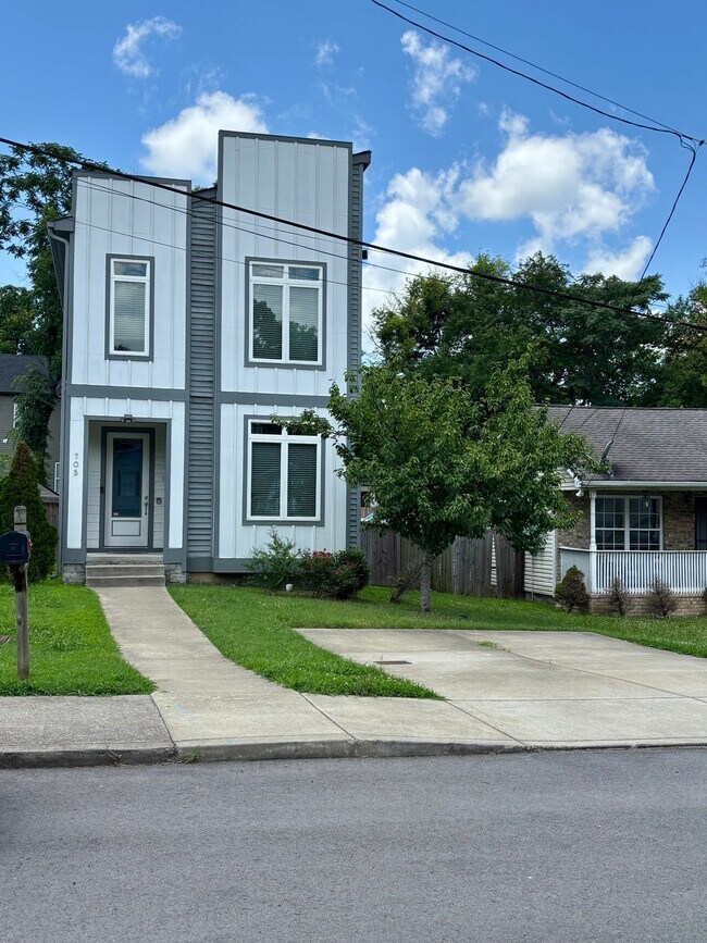 Building Photo - 705 29th Ave N