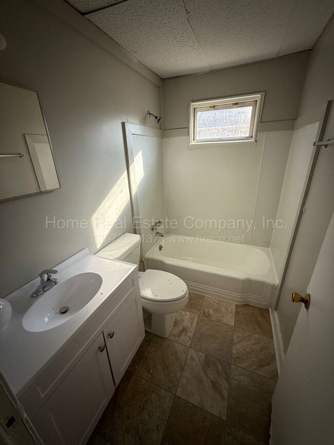 Photo - 1443 Clark Ave Unidad 1443-B