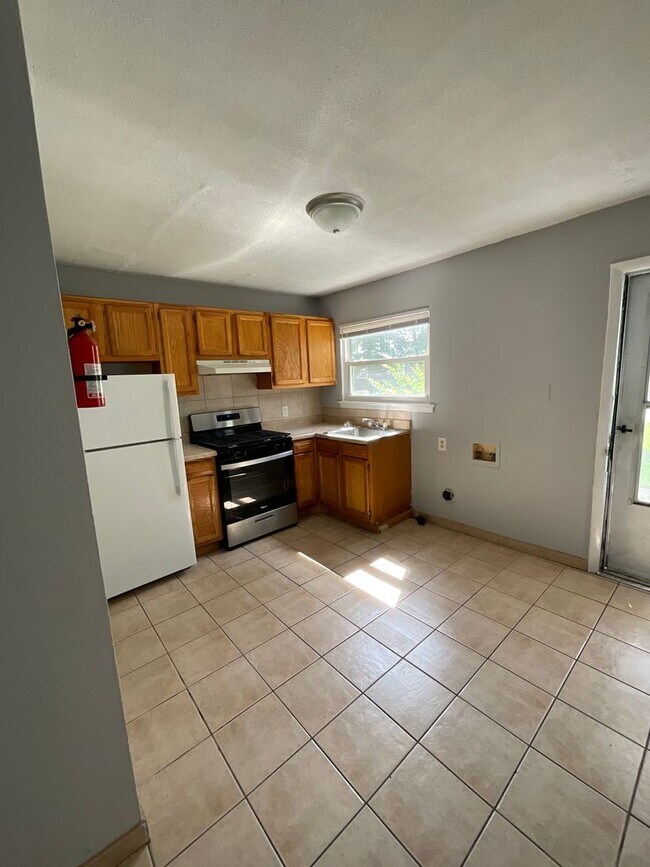 Photo - Absolutely Adorable two bedroom is move in ready! Unidad 12 Pollux Circle E. -Apt 1