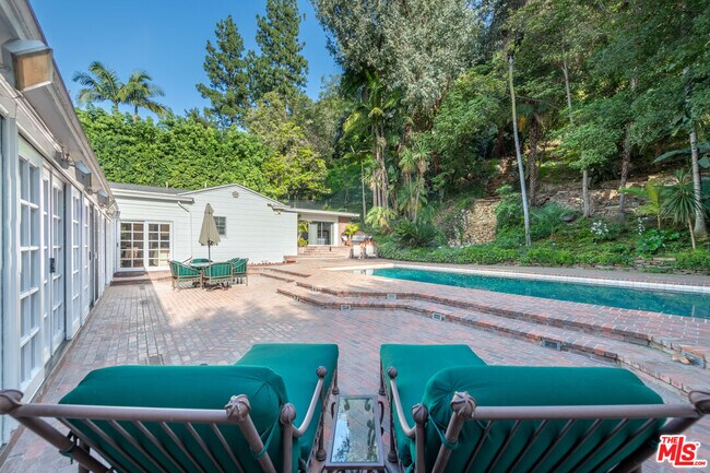 Building Photo - 1148 Coldwater Canyon Dr