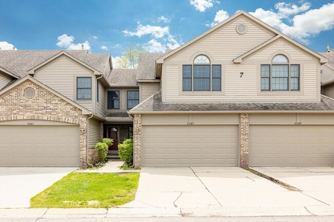 Building Photo - 45085 Horseshoe Dr Unit 31