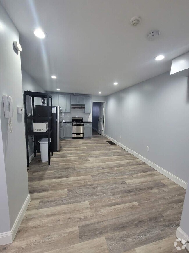 Building Photo - 3219 Hamilton St Rental