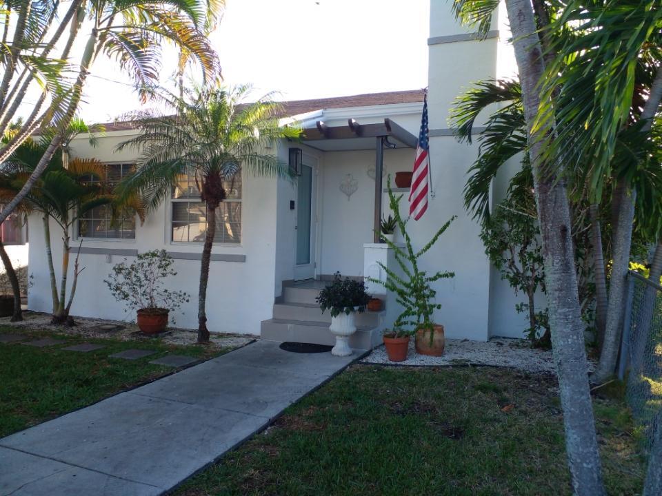 Photo - 1023 SW 12th Ct