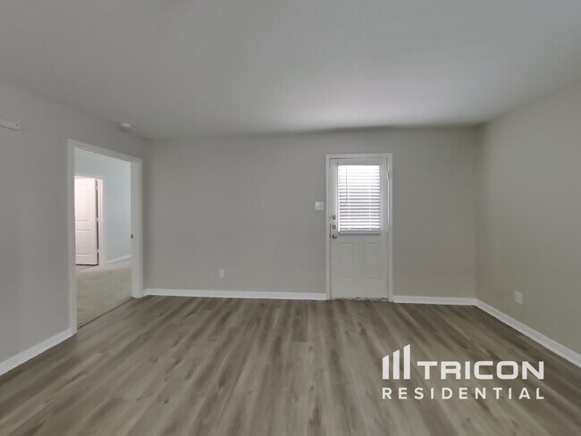 Photo - 2942 Emery Fls