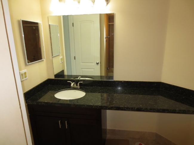 Photo - 2831 N Oakland Forest Dr Unidad 313