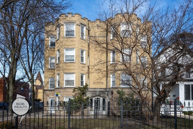 Building Photo - 2720 W Logan Blvd Unit 2