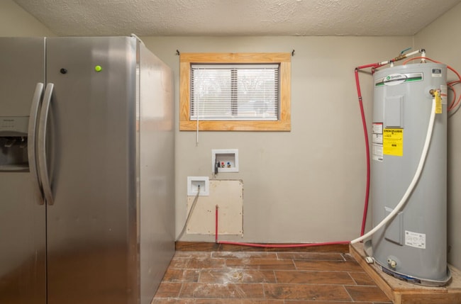 Photo - 704 Roundhouse Rd