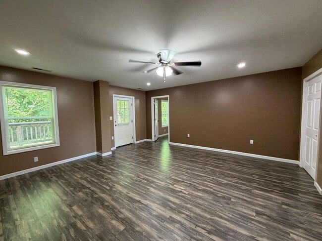 Photo - 1037 Carson Rd SE