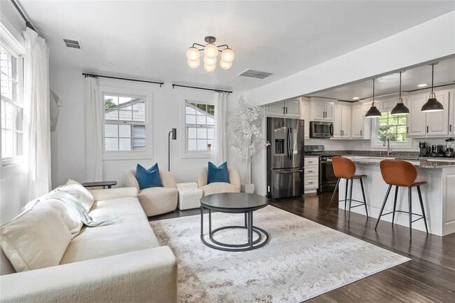 Photo - 356 W Wieuca Rd NE