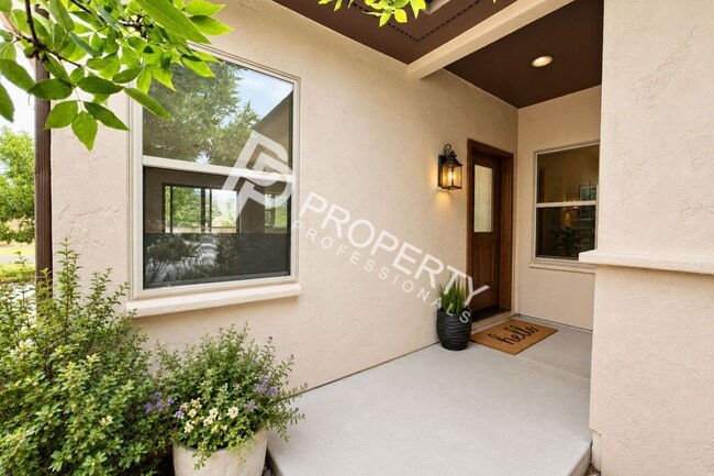 Photo - 94 Castle Ridge Dr