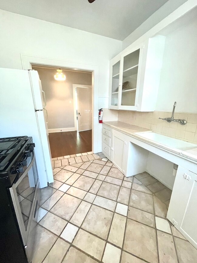 kitchen - 426 W Huisache Ave Unit Apartment