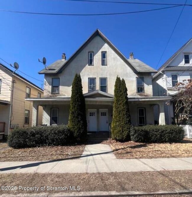Building Photo - 1351 Capouse Ave