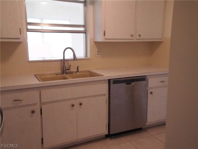 Photo - 242 S Lake Dr